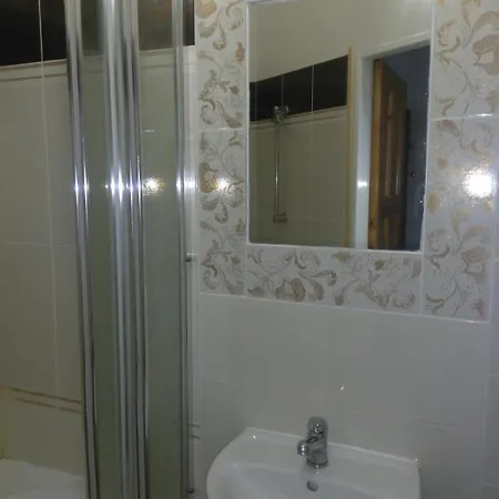 Flowery Bedroom Zizkov Апартаменты Прага